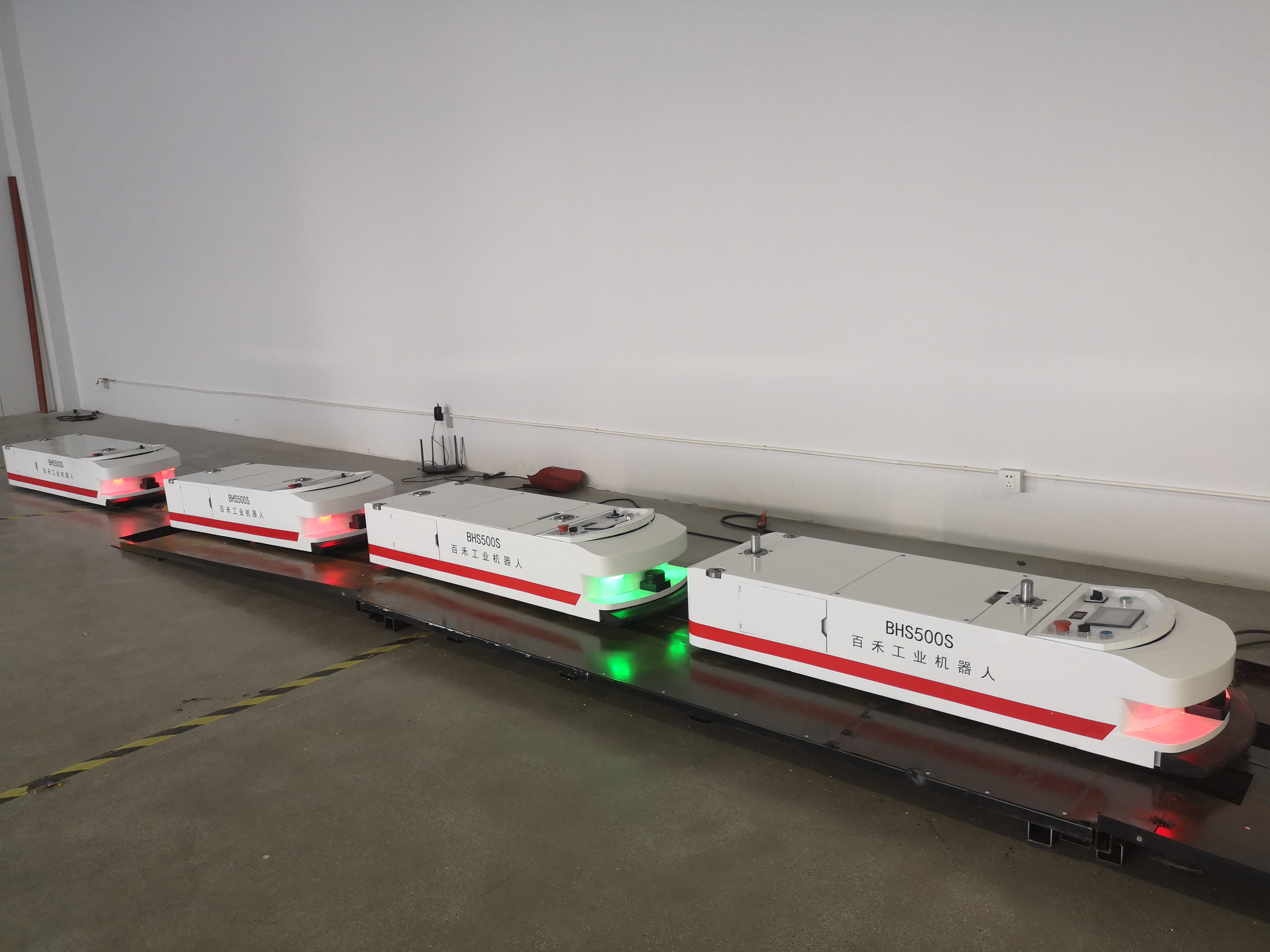 单驱单向潜伏牵引型AGV，大负载、多工位环形路